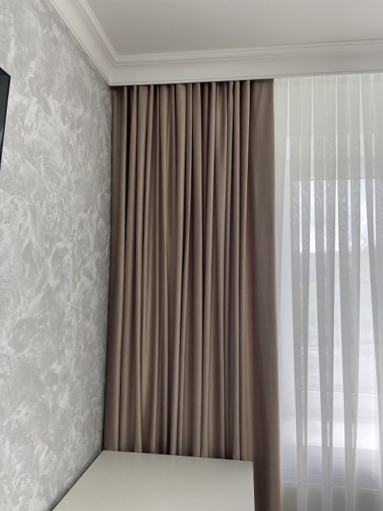 DRAPERII CATIFEA - imagine 6