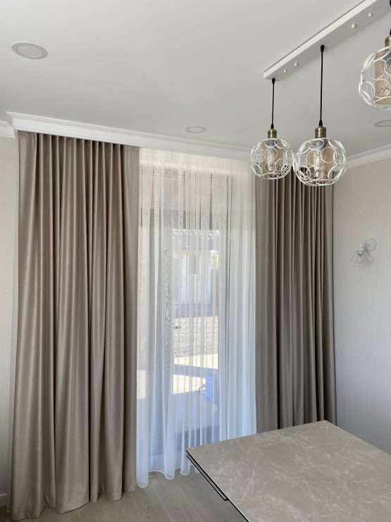 DRAPERII CATIFEA